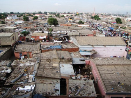 Sambizanga - maior bairro de lata, de Angola